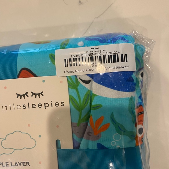 Little Sleepies Disney Nemo’s Reef Cloud blanket - Picture 2 of 4